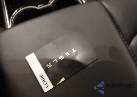 2021 Tesla Model Y Long Range Dual Motor All-Wheel Drive z USA, uszkodzony, nr VIN 5YJYGDEE9MF118694